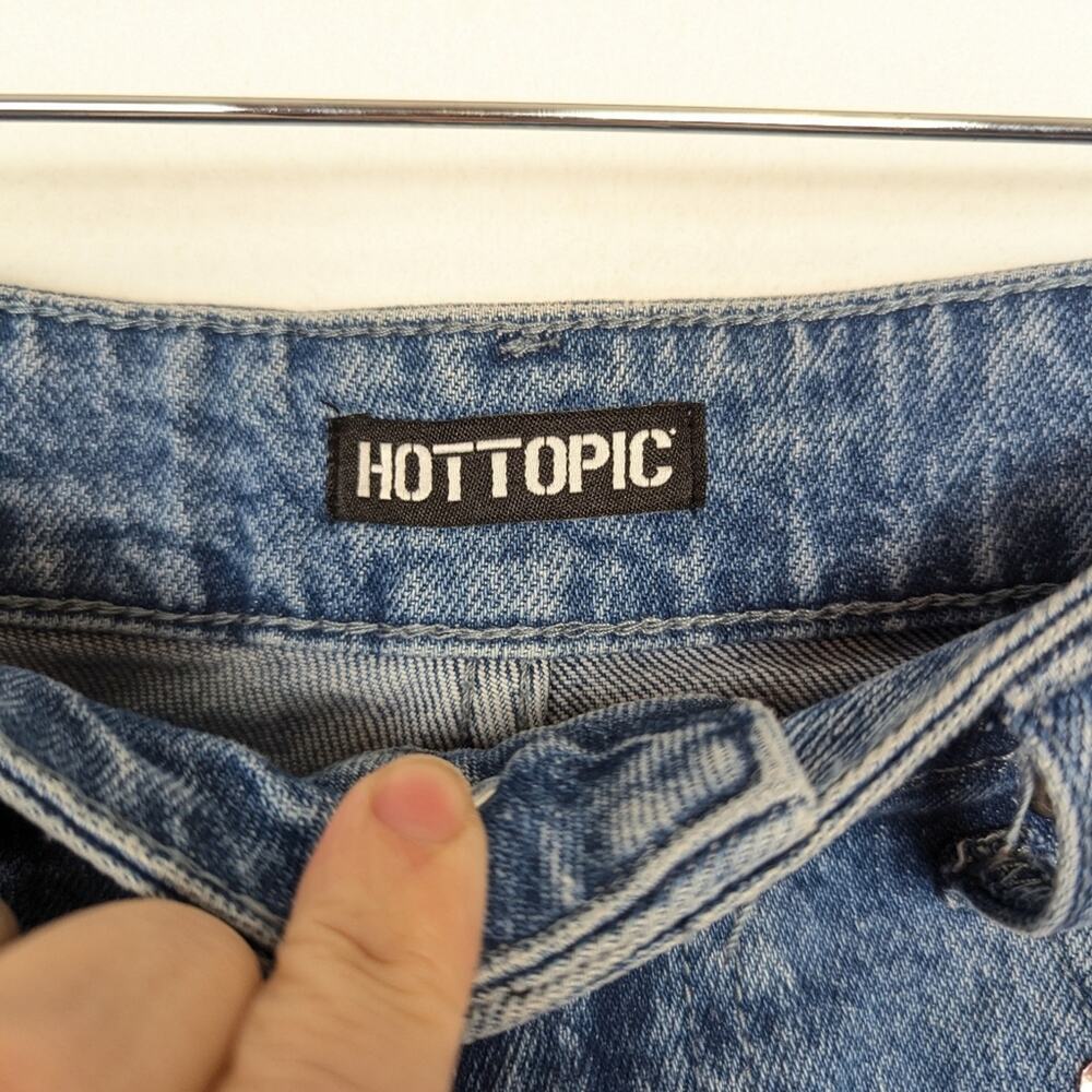 Hot Topic Y2K Star Embellished Distressed High Rise Denim Shorts Size 3 - Picture 5 of 7